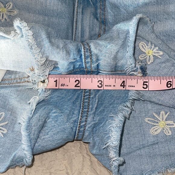 American Eagle Womens Embroidered Frayed Hem‎ Cutoff Mom Jean Shorts Blue Size 8 - Picture 6 of 6